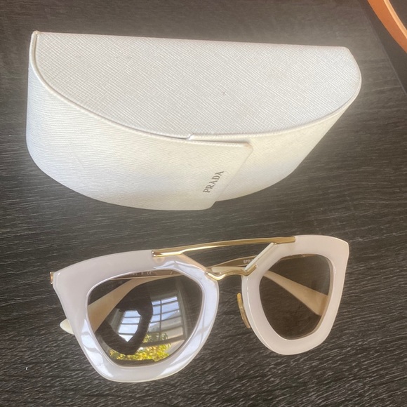 Prada light grey cinema sunglasses SPR09Q with case. Like new. - Picture 2 of 4